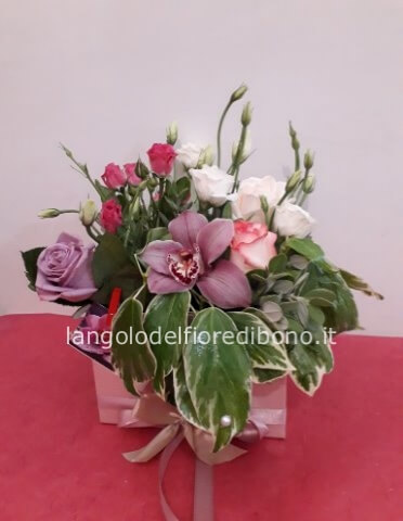 FLOWER BOX Con rose fresche » Fiorista a Borgetto e Partinico, invio e  consegna a domicilio di fiori e piante a Borgetto, Partinico e Monreale.